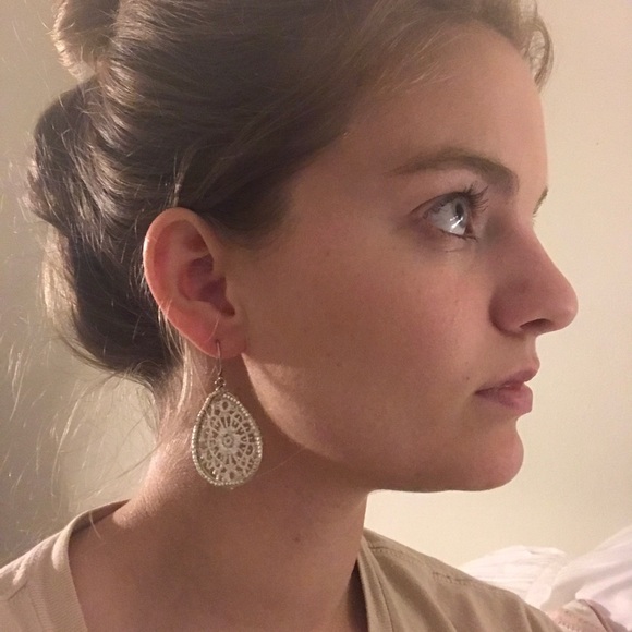 White lace with beaded edge earrings - Picture 2 of 2